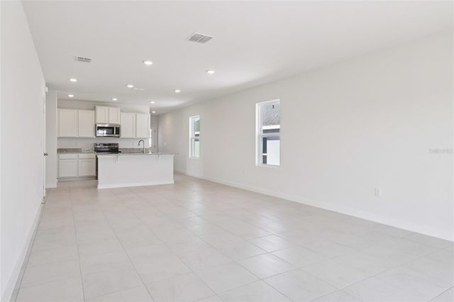 1925 DIAMOND HEAD CIRCLE, Haines City, FL 33844