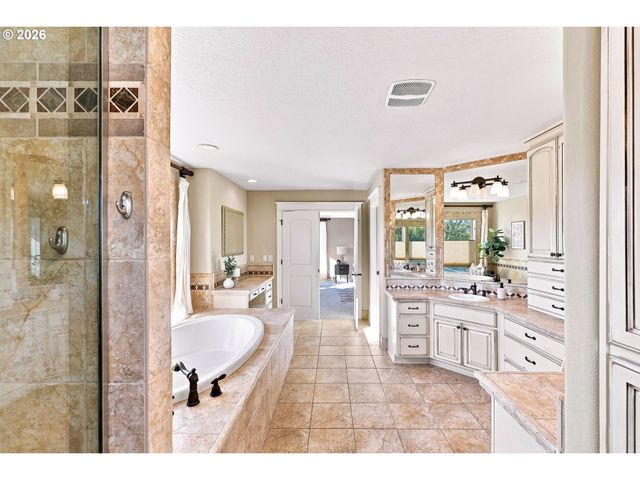 9583 Se DENALI Dr, Happy Valley, OR 97086