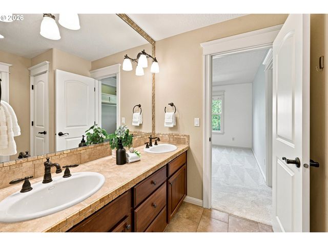 9583 Se DENALI Dr, Happy Valley, OR 97086
