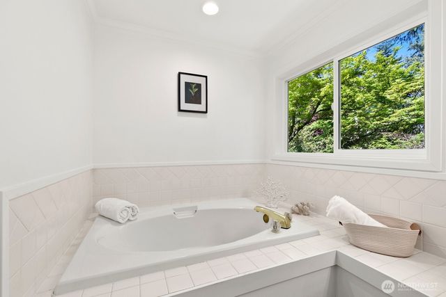 23216 SE 31st Street, Sammamish, WA 98075