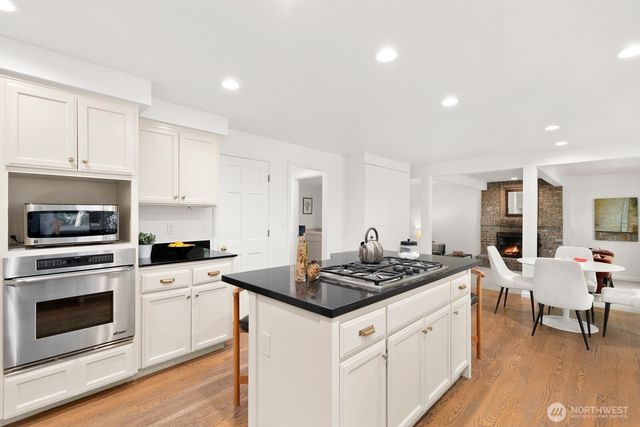 23216 SE 31st Street, Sammamish, WA 98075