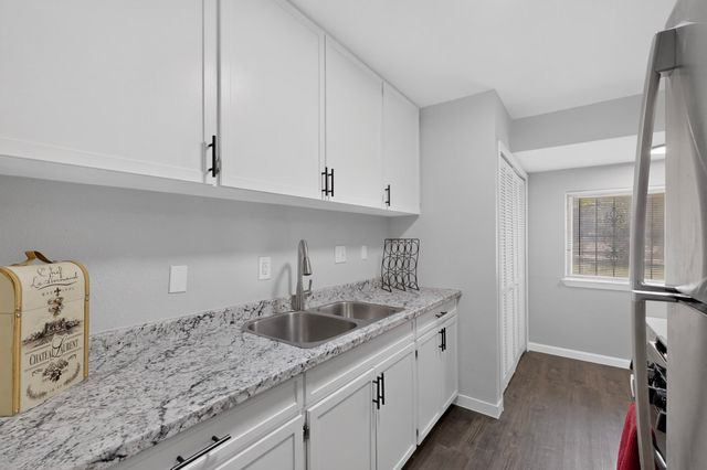 426 Kirnwood Drive, Dallas, TX 75232