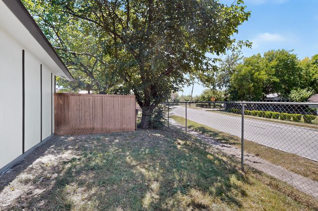 426 Kirnwood Drive, Dallas, TX 75232