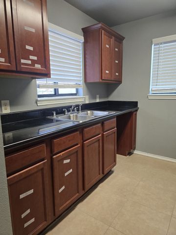 654 Saint Louis Avenue 204, Fort Worth, TX 76104