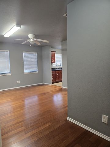 654 Saint Louis Avenue 204, Fort Worth, TX 76104