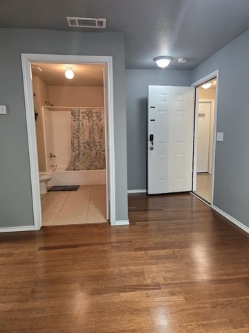 654 Saint Louis Avenue 204, Fort Worth, TX 76104