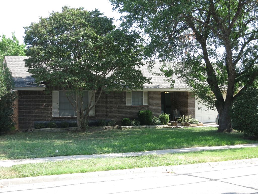 2029 Shenandoah, Carrollton, TX 75007 — exterior