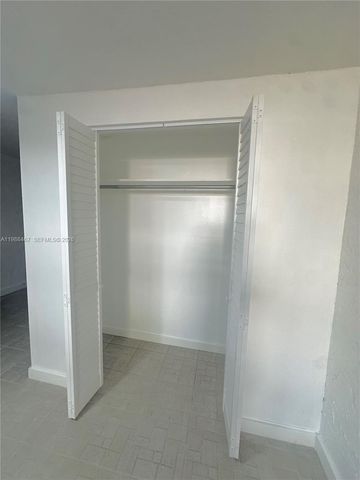 2753 W 68th Pl 1, Hialeah, FL 33016