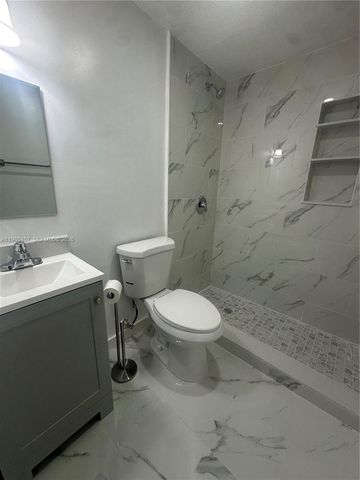 2753 W 68th Pl 1, Hialeah, FL 33016