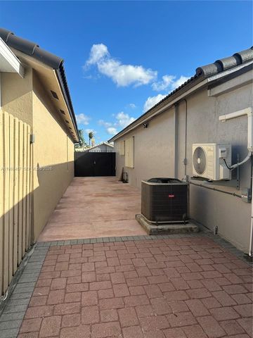 2753 W 68th Pl 1, Hialeah, FL 33016