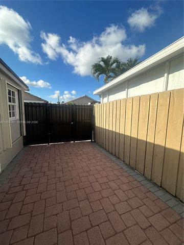 2753 W 68th Pl 1, Hialeah, FL 33016