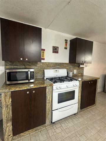 2753 W 68th Pl 1, Hialeah, FL 33016