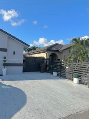 2753 W 68th Pl 1, Hialeah, FL 33016