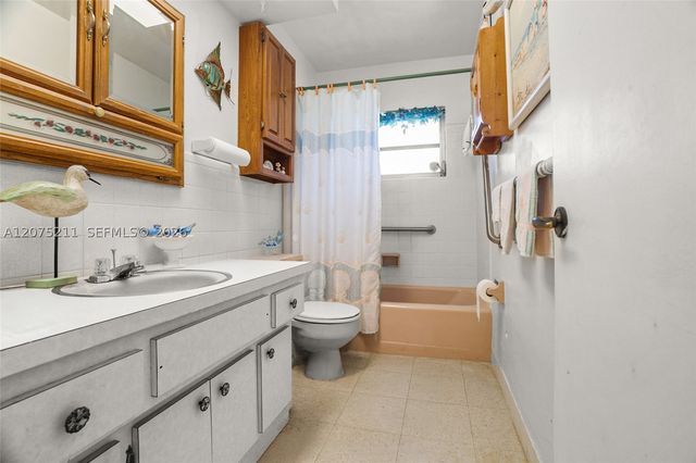 7509 Garfield St, Hollywood, FL 33024