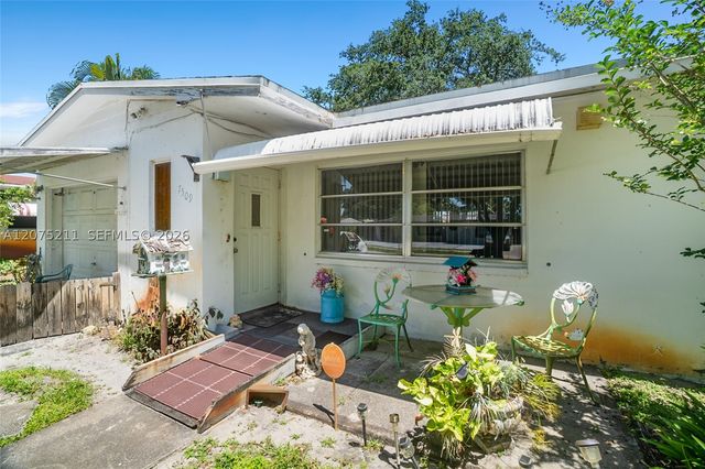 7509 Garfield St, Hollywood, FL 33024