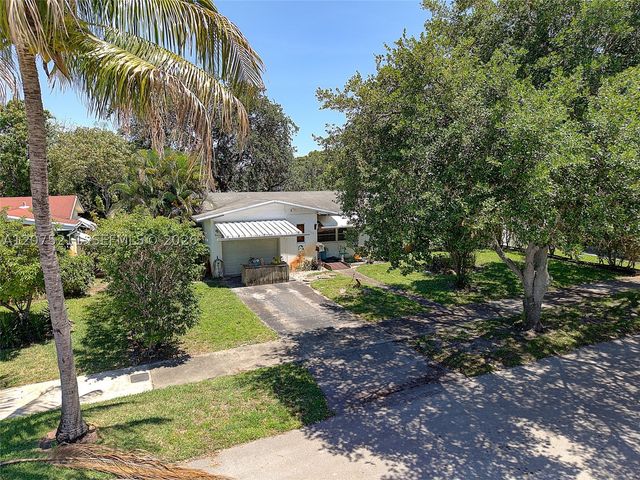 7509 Garfield St, Hollywood, FL 33024