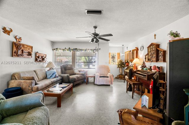 7509 Garfield St, Hollywood, FL 33024