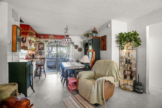7509 Garfield St, Hollywood, FL 33024