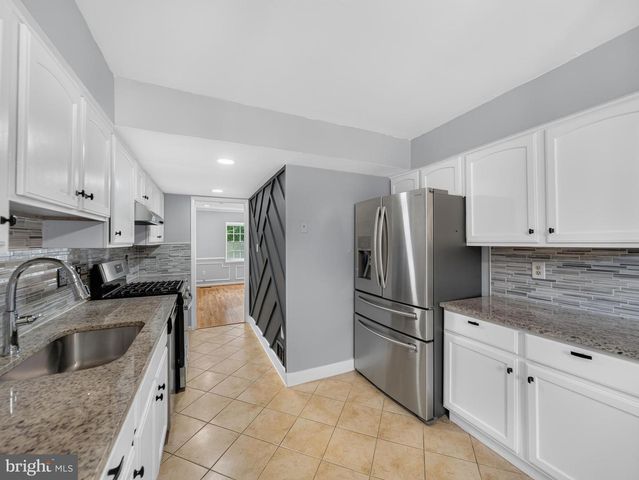 15057 CHERRYDALE DR, Woodbridge, VA 22193