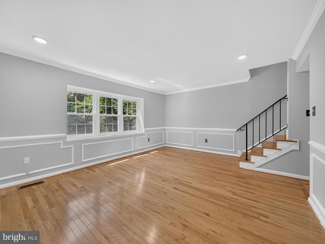 15057 CHERRYDALE DR, Woodbridge, VA 22193
