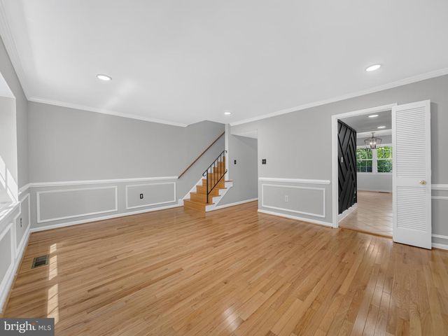 15057 CHERRYDALE DR, Woodbridge, VA 22193