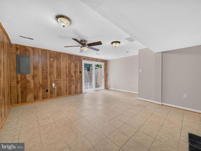 15057 CHERRYDALE DR, Woodbridge, VA 22193