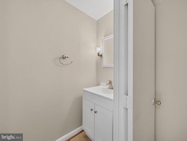 15057 CHERRYDALE DR, Woodbridge, VA 22193