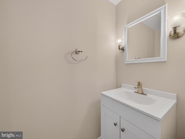 15057 CHERRYDALE DR, Woodbridge, VA 22193