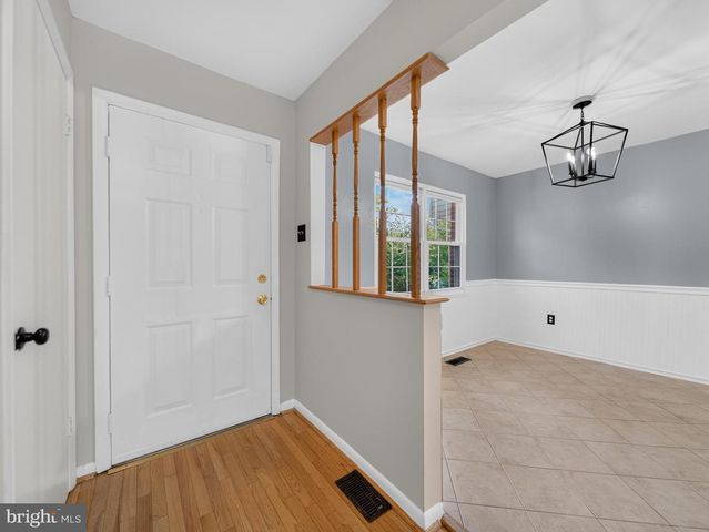15057 CHERRYDALE DR, Woodbridge, VA 22193