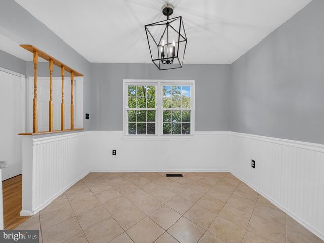 15057 CHERRYDALE DR, Woodbridge, VA 22193
