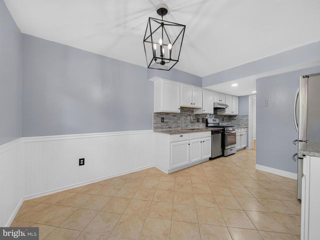 15057 CHERRYDALE DR, Woodbridge, VA 22193