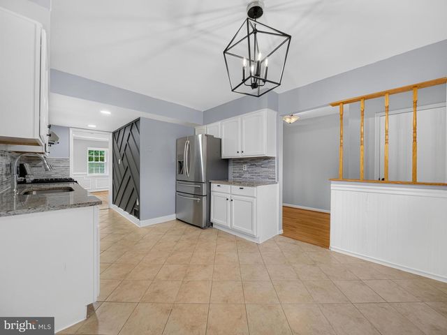 15057 CHERRYDALE DR, Woodbridge, VA 22193