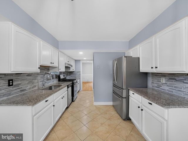 15057 CHERRYDALE DR, Woodbridge, VA 22193