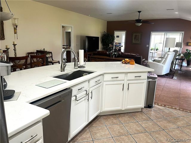 6410 W Cannondale Drive, Crystal River, FL 34429