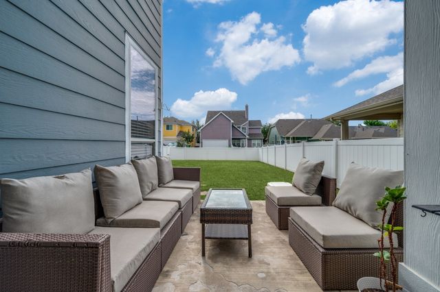 1124 Cotton Exchange Drive, Savannah, TX 76227