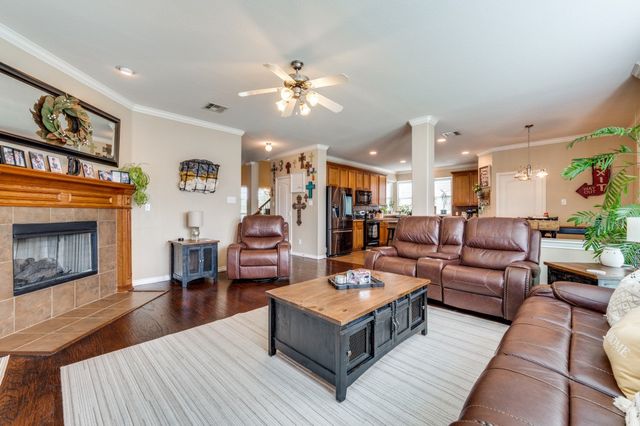 1124 Cotton Exchange Drive, Savannah, TX 76227