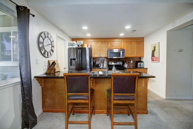 6114 Shadow Ln, Citrus Heights, CA 95621