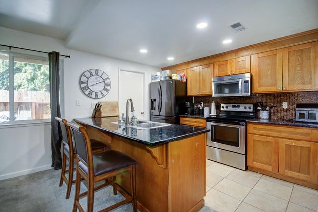 6114 Shadow Ln, Citrus Heights, CA 95621