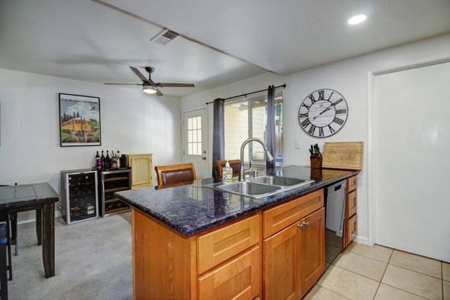 6114 Shadow Ln, Citrus Heights, CA 95621