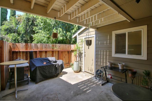 6114 Shadow Ln, Citrus Heights, CA 95621