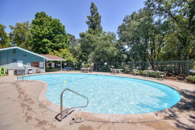 6114 Shadow Ln, Citrus Heights, CA 95621