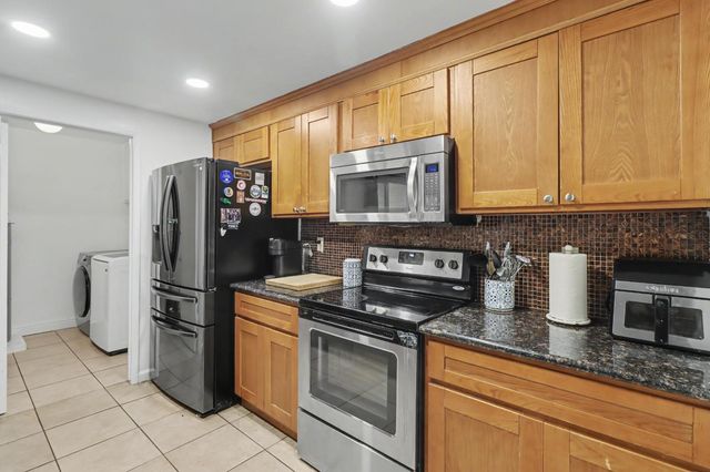 6114 Shadow Ln, Citrus Heights, CA 95621
