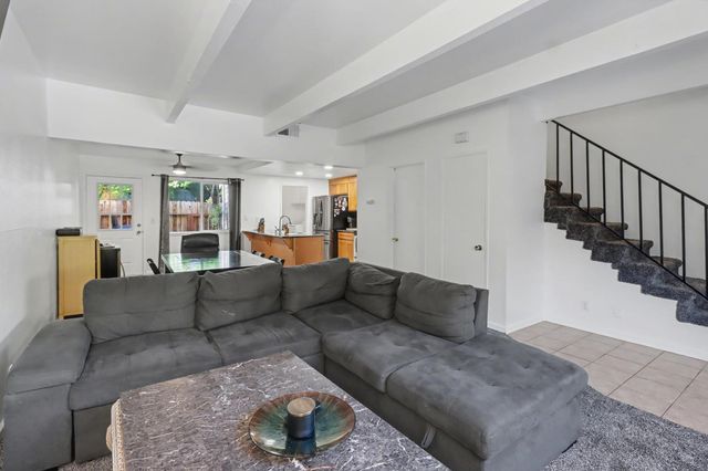 6114 Shadow Ln, Citrus Heights, CA 95621