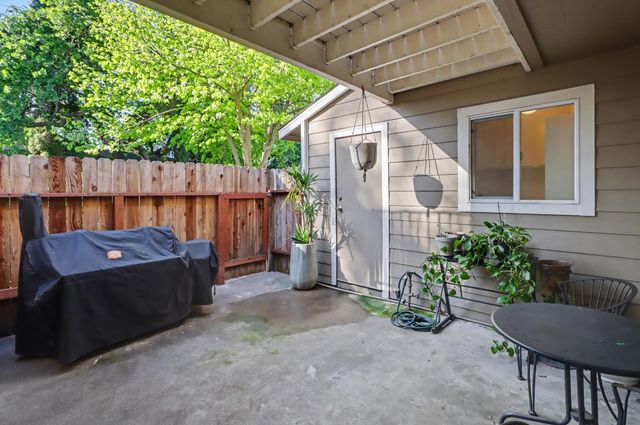 6114 Shadow Ln, Citrus Heights, CA 95621