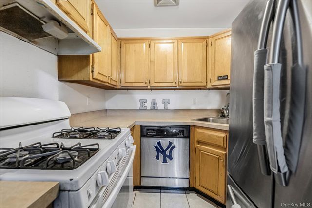 244 Prentiss Avenue, Bronx, NY 10465