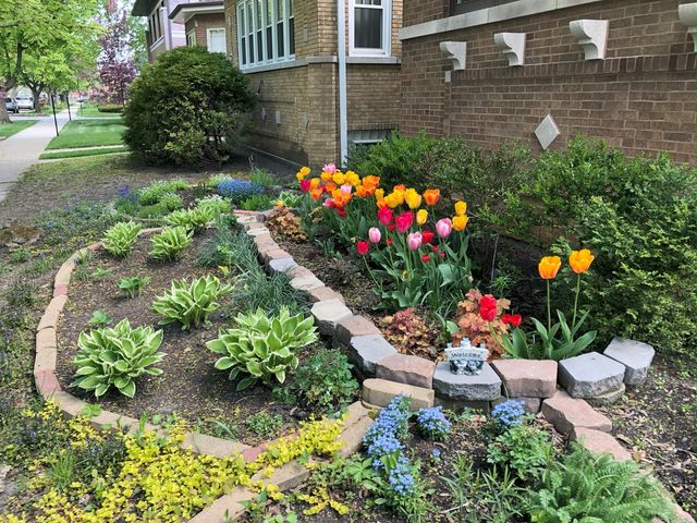 5747 N Sacramento Avenue, Chicago, IL 60659