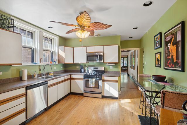 5747 N Sacramento Avenue, Chicago, IL 60659