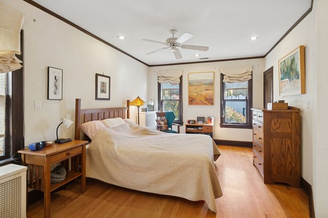 5747 N Sacramento Avenue, Chicago, IL 60659