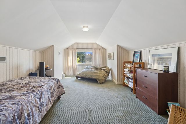 5747 N Sacramento Avenue, Chicago, IL 60659