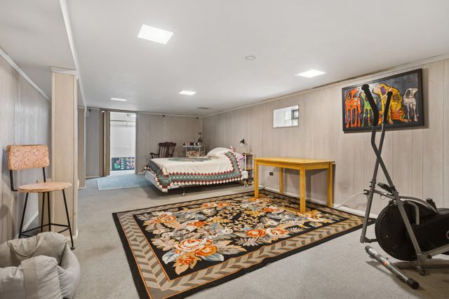 5747 N Sacramento Avenue, Chicago, IL 60659